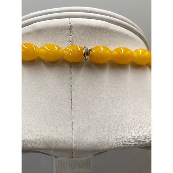 Vintage Designer Butterscotch Egg Yolk Bakelite Single Strand Pullover Necklace - Picture 6 of 10